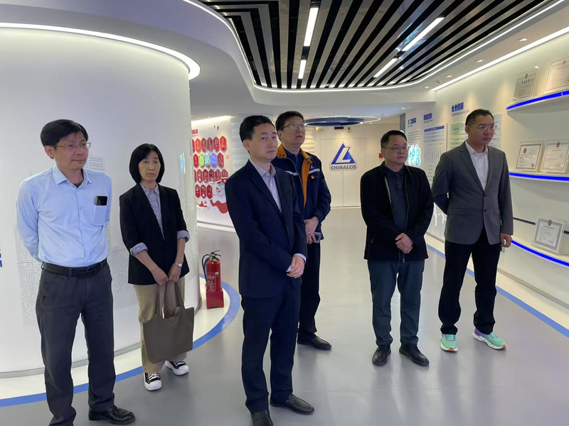 5 调研团听取中色十二冶金建设有限公司介绍.jpg